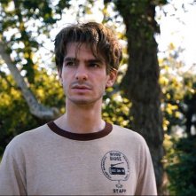 Under the Silver Lake: Andrew Garfield in una scena del film