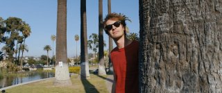 Under the Silver Lake: Andrew Garfield in un'immagine del film