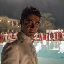 Loro 2: Roberto Scamarcio in una scena del film