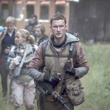 The Rain: Mikkel Boe Følsgaard e il resto del cast in una scena