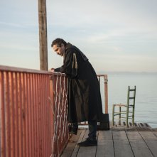 Rimetti a noi i nostri debiti: Claudio Santamaria in una scena del film