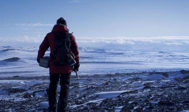 Arctic: Mads Mikkelsen in un momento del film