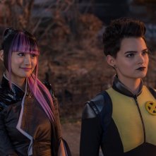 Deadpool 2: Brianna Hildebrand e Shioli Kutsuna in un momento del film