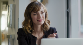 Famiglia allargata: Louise Bourgoin in una scena del film