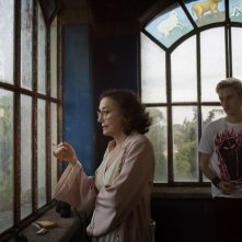 Lazzaro felice: Nicoletta Braschi e Luca Chikovani in una scena del film