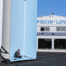 7 Uomini a mollo: Benoît Poelvoorde in una scena del film