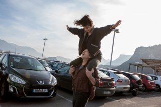 7 Uomini a mollo: Mathieu Amalric e Leïla Bekhti in una scena del film