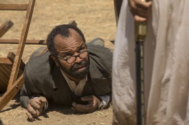 Westworld: Jeffrey Wright in una scena dell'episodio Virtù e Fortuna