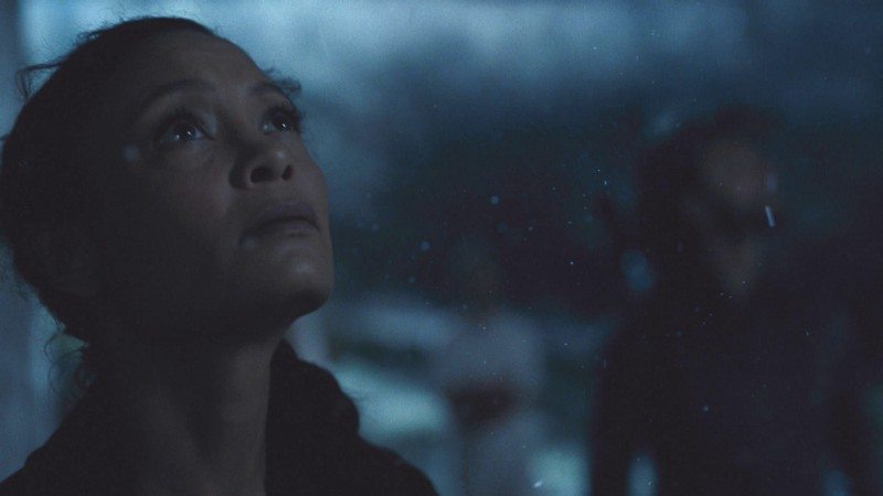 Westworld: Thandie Newton in una scena dell'episodio Virtù e Fortuna