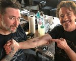 Avengers: i protagonisti festeggiano il Marvel Cinematic Universe con un tatuaggio