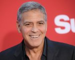 Catch-22: Sky Italia co-produrrà la serie con George Clooney, Hugh Laurie e Kyle Chandler