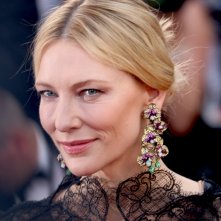 Cannes 2018: un primo piano di Cate Blanchett sul red carpet di apertura