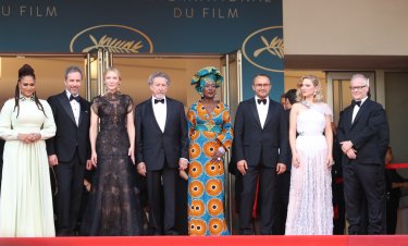 Cannes 2018: uno scatto della giuria sul red carpet di apertura