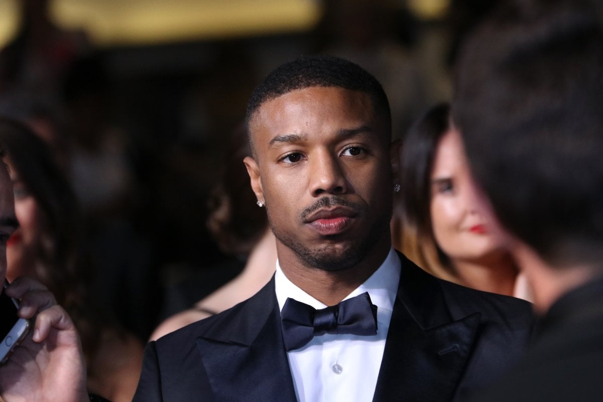 Michael B. Jordan spiega My Hero Academia a due grandi celebrità: "Vi mostro la grandezza di Bakugo"