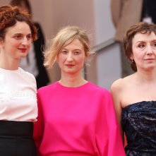 Cannes 2018: Nicoletta Braschi, Alba Rohrwacher e Alice Rohrwacher sul red carpet di Lazzaro Felice