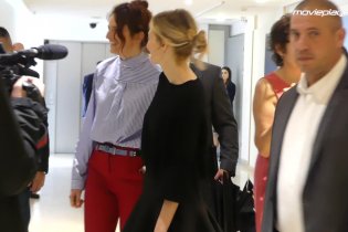 Cannes 2018: Alice e Alba Rohrwacher entrano alla conferenza di Lazzaro felice