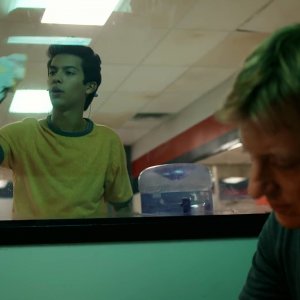 Cobra Kai: Xolo Mariduena e William Zabka in una foto della serie