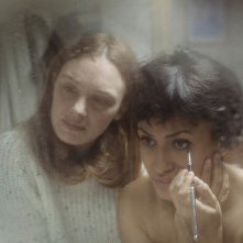 Montparnasse femminile singolare: Laetitia Dosch e Léonie Simaga in un momento del film