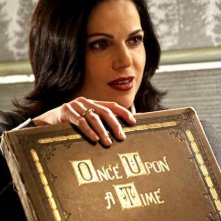 C'era una volta: una scena con  Lana Parrilla nell'episodio Leaving Storybrook