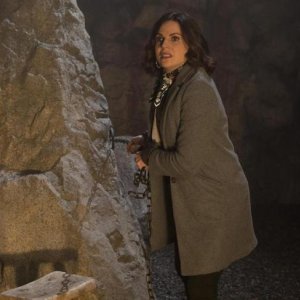 C'era una volta: Lana Parrilla nell'episodio Leaving Storybrook
