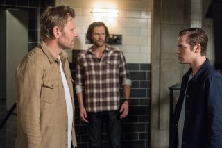 Supernatural: Mark Pellegrino, Alexander Calvert e Jared Padalecki nell'episodio Let the Good Times Roll