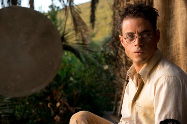 Papillon: Rami Malek in una scena del film