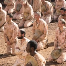 Papillon: Rami Malek, Charlie Hunnam e Michael Socha in una scena del film