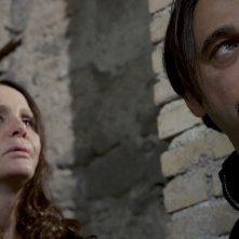 Al massimo ribasso: Antonella Ponziani e Jordi Mollà in una scena del film