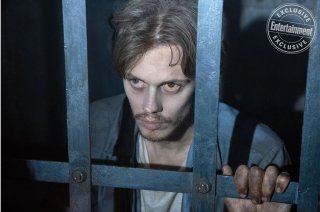 Castle Rock: Bill Skarsgard in una scena della serie tv Hulu