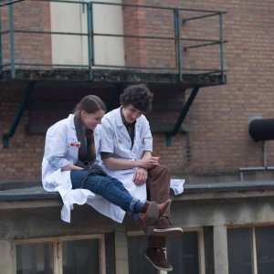 Ippocrate: Marianne Denicourt e Vincent Lacoste in una scena del film