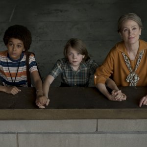 La stanza delle meraviglie: Julianne Moore, Jaden Michael e Oakes Fegley in una scena del film
