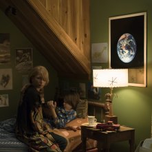 La stanza delle meraviglie: Michelle Williams e Oakes Fegley in una scena del film