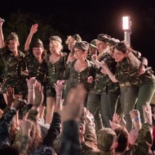Pitch Perfect 3: Hailee Steinfeld, Anna Kendrick, Rebel Wilson, Brittany Snow, Anna Camp e Chrissie Fit in una scena del film