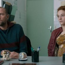 Toglimi un dubbio: François Damiens e Alice de Lencquesaing in una scena del film