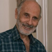 Toglimi un dubbio: Guy Marchand in una scena del film