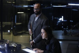 Westworld: Shannon Woodward e Jeffrey Wright nell'episodio Phase Space