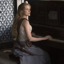 Westworld: Evan Rachel Wood in una scena dell'episodio Phase Space