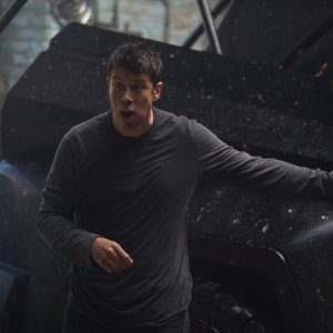Hurricane - Allerta uragano: Toby Kebbell in un momento del film