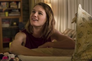 Tully: Mackenzie Davis in una scena del film