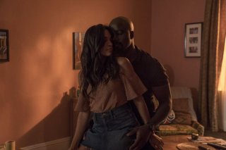 Luce Cage 2: una sequenza bollente tra Mike Colter e Rosario Dawson