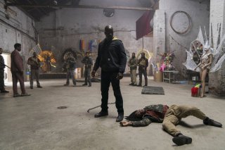 Luke Cage 2, Mike Colter circondato da nemici
