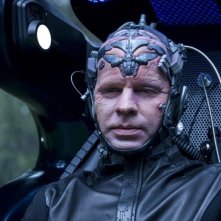 The Flash: Neil Sandilands in una scena dell'episodio We Are the Flash