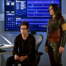 The Flash: Carlos Valdes e Tom Cavanagh in una scena dell'episodio We Are the Flash