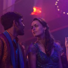L'incredibile viaggio del fachiro: Bérénice Bejo e Dhanush in una scena del film