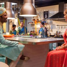 L'incredibile viaggio del fachiro: Erin Moriarty e Dhanush in una scena del film