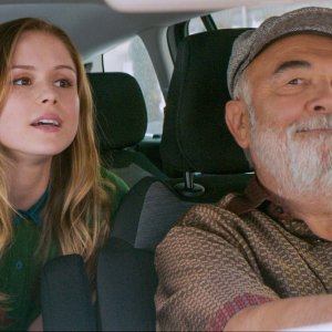 L'incredibile viaggio del fachiro: Erin Moriarty e Gerard Jugnot in una scena del film