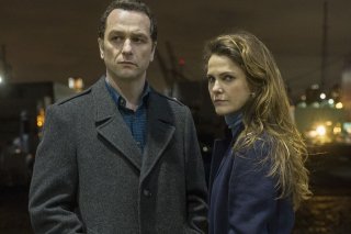 The Americans: Keri Russell e Matthew Rhys nell'episodio Start
