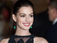 Anne Hathaway contro gli hater: 'Sono felice del mio cambiamento fisico'