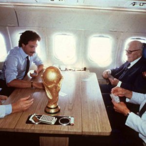 Pertini con Causio, Zoff e Bearzot sull'aereo presidenziale (1982)