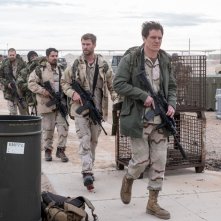 12 Soldiers: Chris Hemsworth, Michael Shannon e Michael Pena in una scena bellica